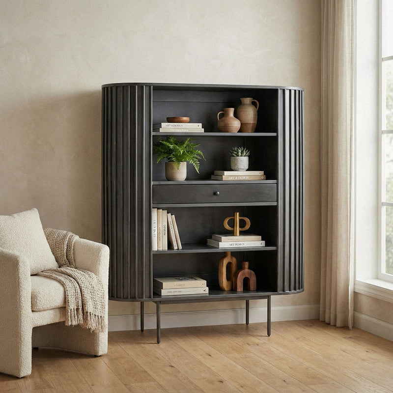 Bücherregal Mango Massivholz Schwarz mit Lamellen-Design, Wohnling