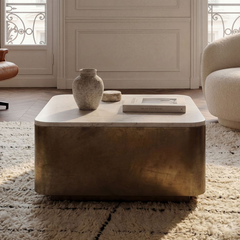 Couchtisch Kubus 60x60 cm aus Marmor mit goldenem Metallgestell