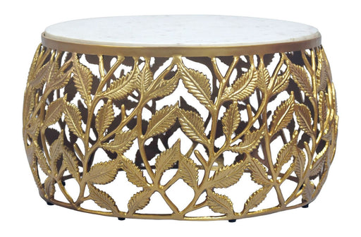 Couchtisch rund 60 cm Gold mit runder Marmorplatte auf goldfarbenem Gestell mit Blattmuster.