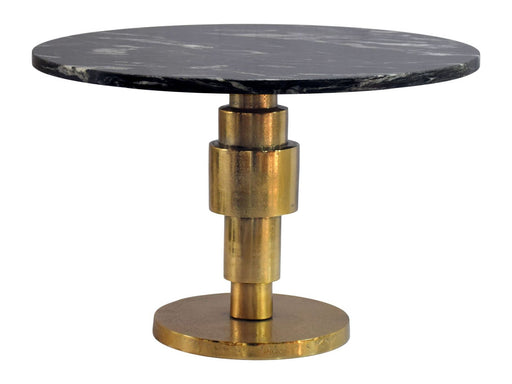 Runder Couchtisch Marmor Schwarz mit schwarzer Marmorplatte und goldenem Aluminium-Säulenfuß in Gesamtansicht.