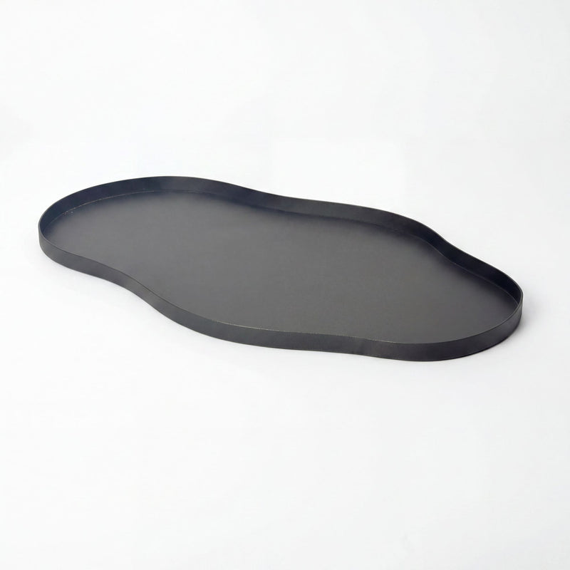 Dekotablett Metall Schwarz organische Form 66 cm Wohnling Handmade