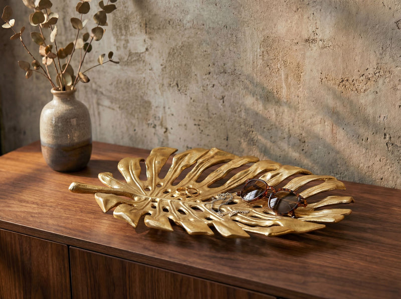 Dekoschale Monstera Gold 36 cm – Handmade Schmuckschale aus Aluminium