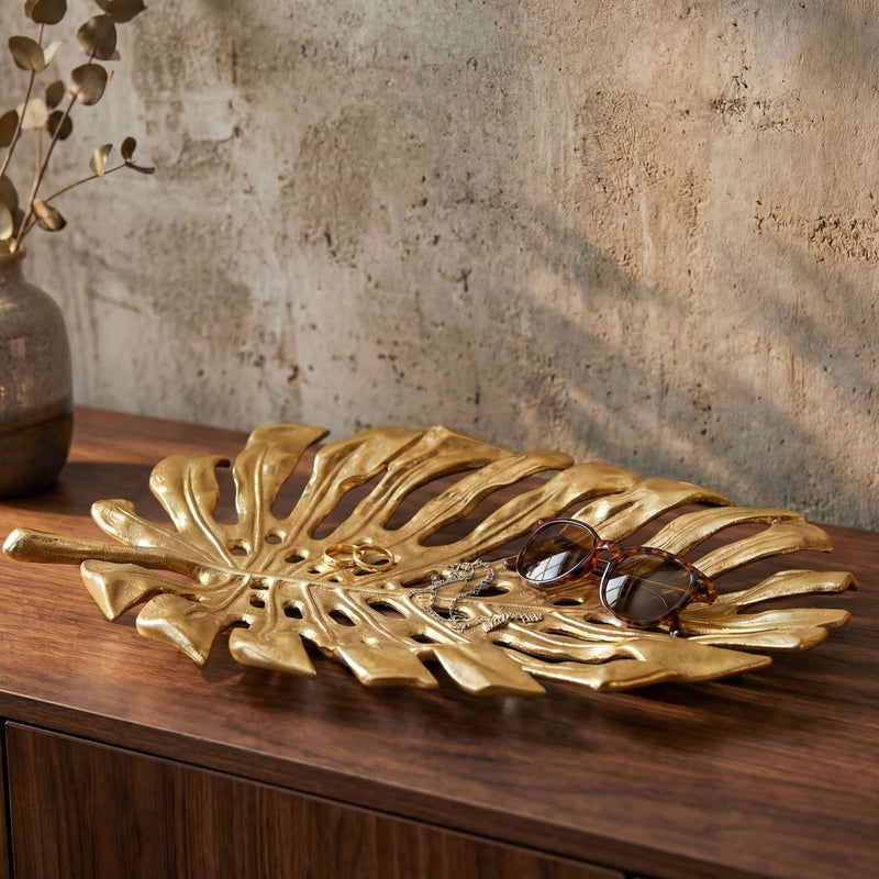 Dekoschale Monstera Gold 36 cm – Handmade Schmuckschale aus Aluminium