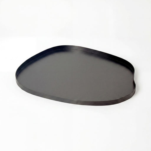 Wohnling Dekotablett Metall 50 cm Schwarz in organischer Form, Gesamtansicht von oben.