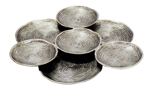 Dekoschale Silber 44 cm rund aus Aluminium in Gesamtansicht mit konzentrischen Ringstruturen.