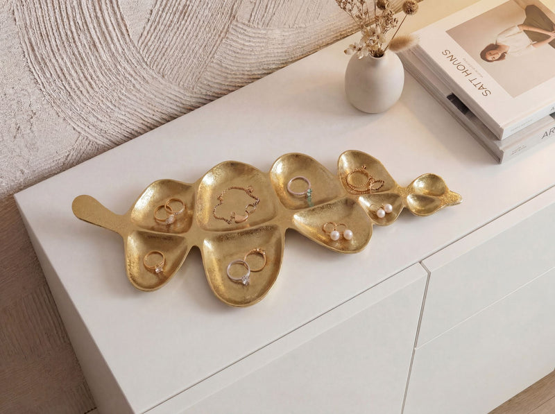 Dekoschale Gold in Blattform aus Aluminium – handgefertigte Tischdeko