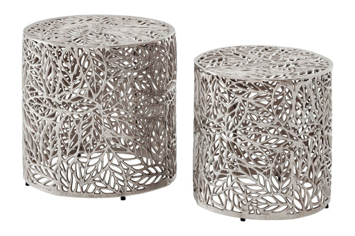 Satztisch Aluminium 2er-Set in Silber mit Blattmuster, Gesamtansicht beider Tische nebeneinander.