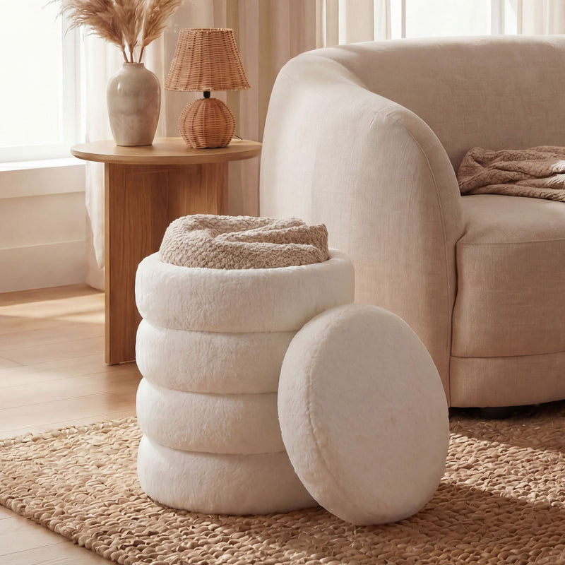 Sitz- & Fußhocker Boho mit Stauraum aus Teddy-Stoff in Creme, Ø 40 cm