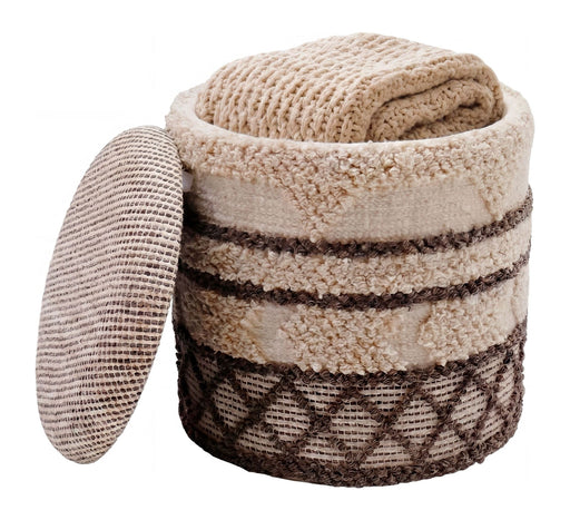 Sitzhocker mit Stauraum aus Wolle, Boho-Design Beige, 40 cm rund mit geöffnetem Deckel und Wolldecke im Inneren.