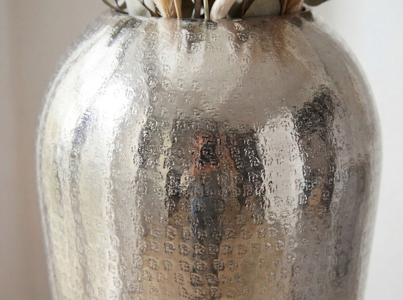 Bodenvase Aluminium 50 cm Silber – moderne Standvase, handgefertigt