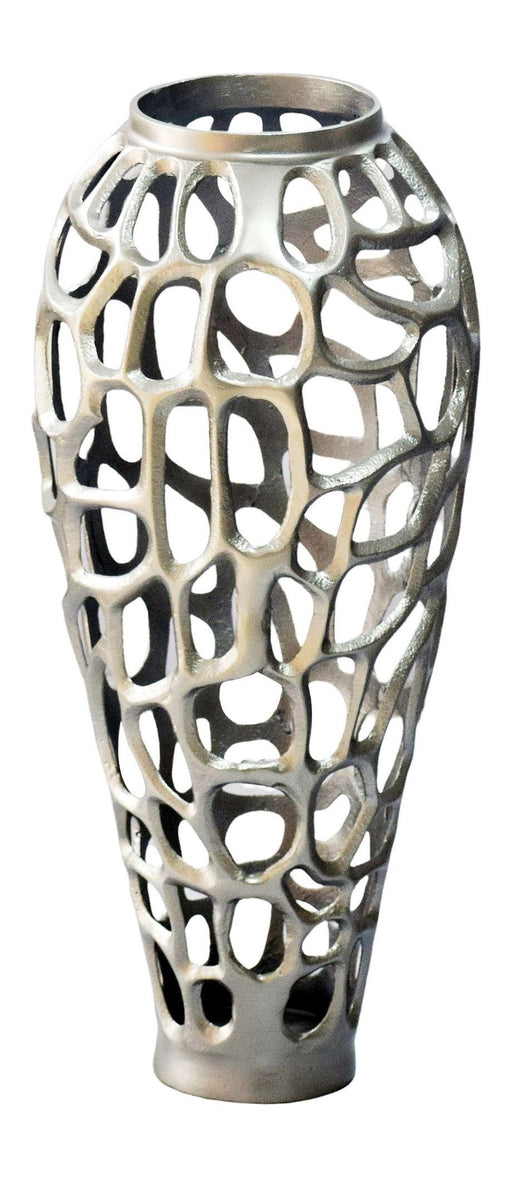 Bodenvase Aluminium 45 cm Silber im Handmade-Design von Wohnling mit durchbrochener ovaler Lochmusterung, Gesamtansicht.