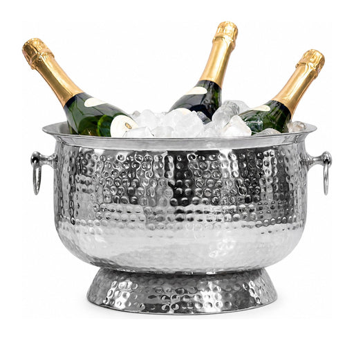 Champagnerkühler XXL Hammerschlag in Silber mit gehämmerter Oberfläche, gefüllt mit Eis und Champagnerflaschen.