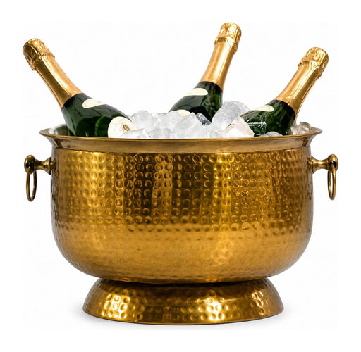 Champagnerkühler Hammerschlag Gold XXL für 6 Flaschen in Gesamtansicht mit drei Champagnerflaschen und Eis gefüllt.