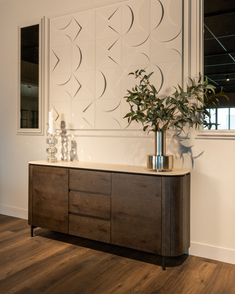 Richmond Sideboard Ritz – Eichenfurnier & Keramik im Travertin-Look