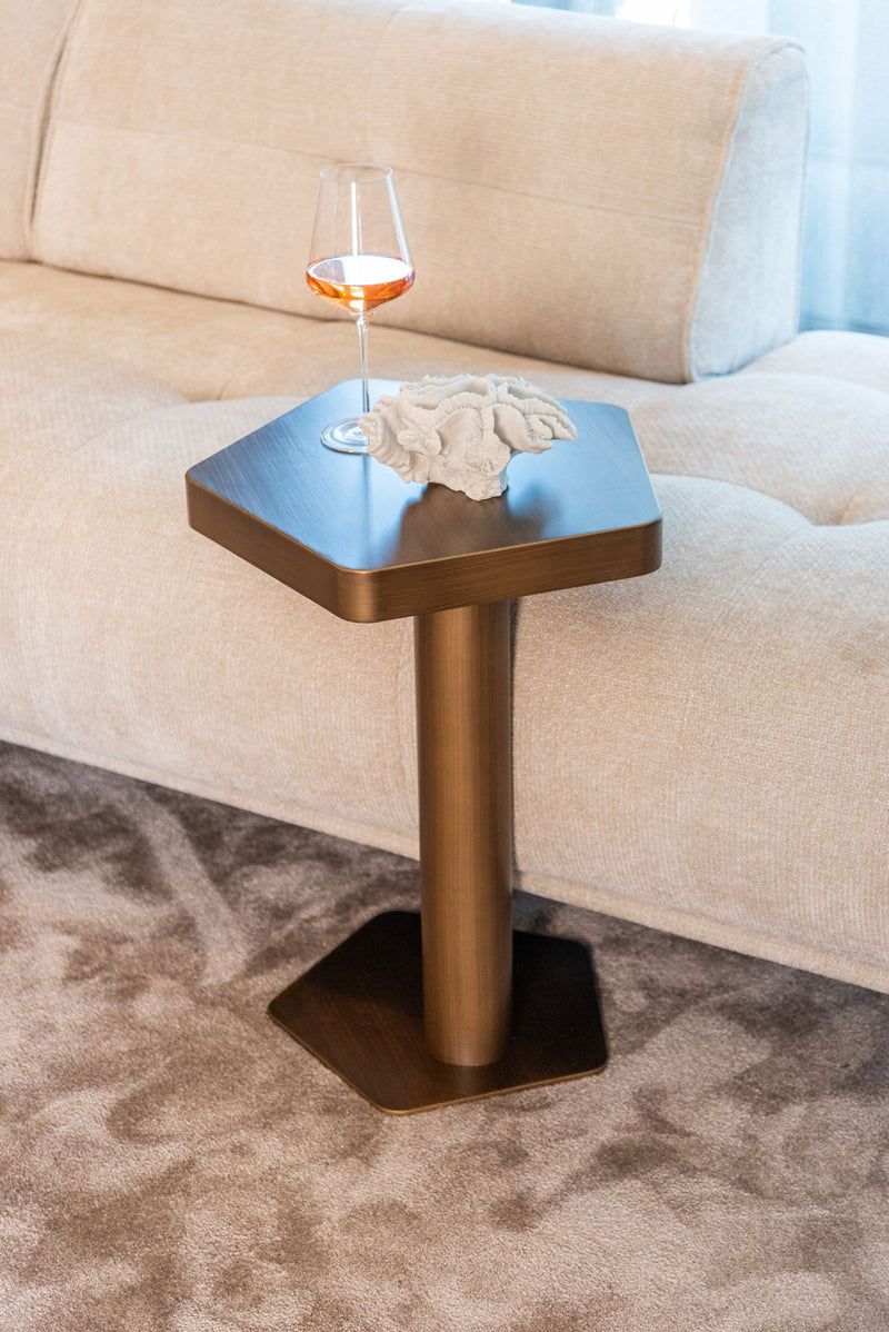 Sofabeistelltisch Hexa brushed gold aus Eisen, sechseckig