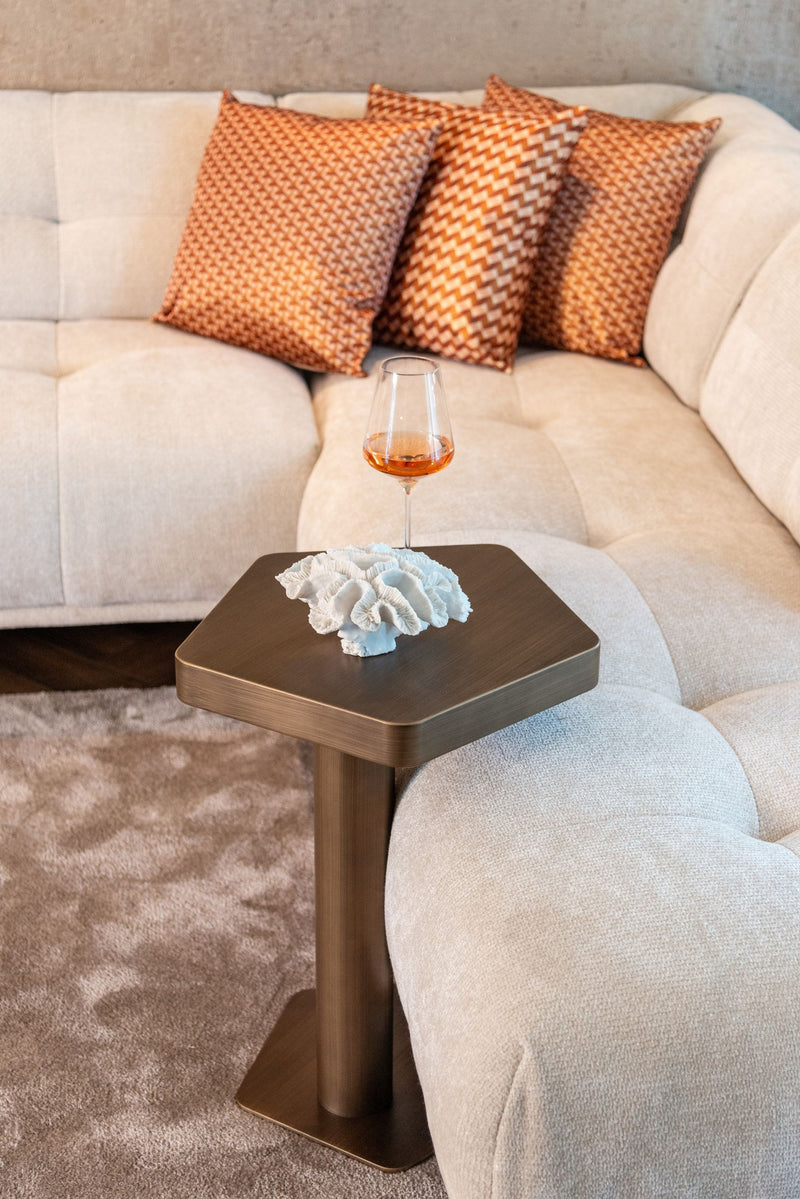 Sofabeistelltisch Hexa brushed gold aus Eisen, sechseckig