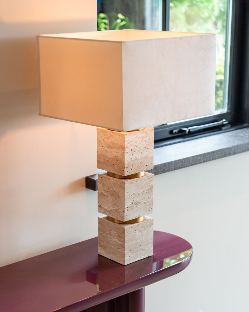 Tischlampe Jaella Beige aus Eisen und Travertin mit E27-Fassung
