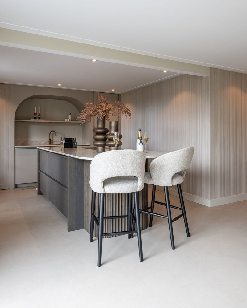 Barhocker Savoy customized, schwer entflammbar & sehr komfortabel