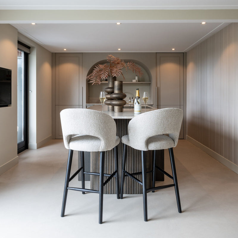 Barhocker Savoy customized, schwer entflammbar & sehr komfortabel