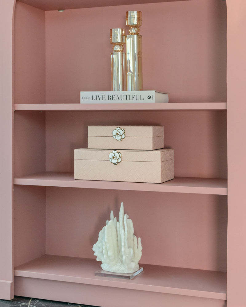 Dekoratives Objekt Lilly White – Korallen-Skulptur aus Polyresin