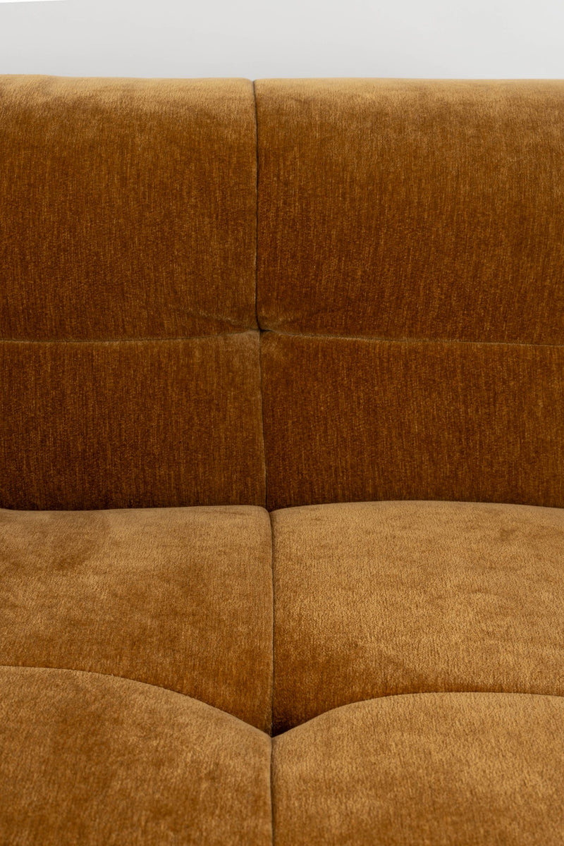 Sofa Hodge 4,5-Sitzer Ochre mit Samtbezug im 70er-Retro-Stil