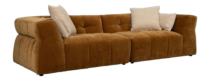 Sofa Hodge 4,5-Sitzer Ochre mit Samtbezug im 70er-Retro-Stil