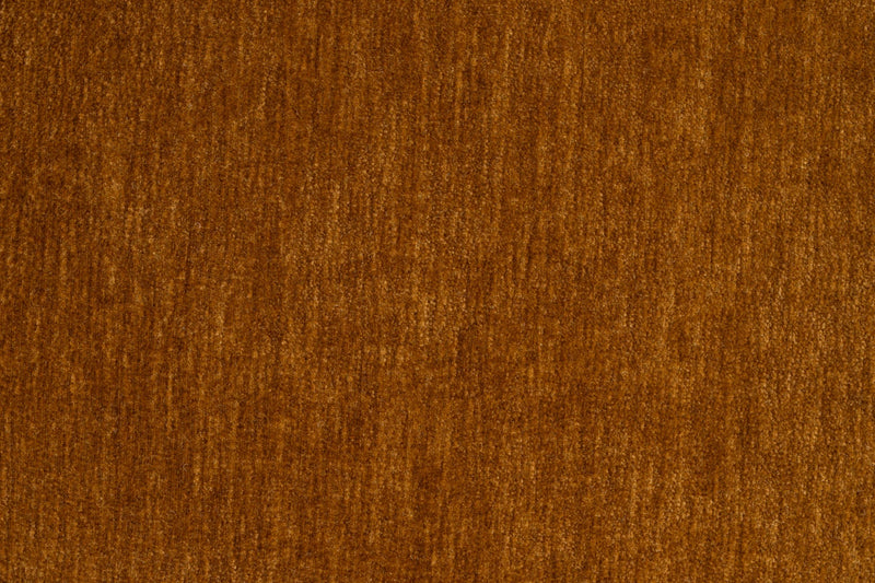 Sofa Hodge 4,5-Sitzer Ochre mit Samtbezug im 70er-Retro-Stil