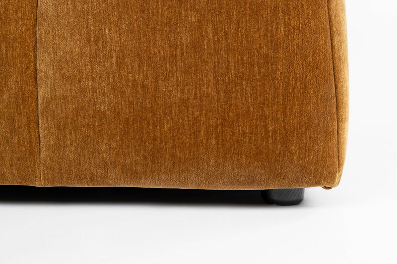 Sofa Hodge mit Chaiselongue links in Ochre, Samtoptik von Dutchbone