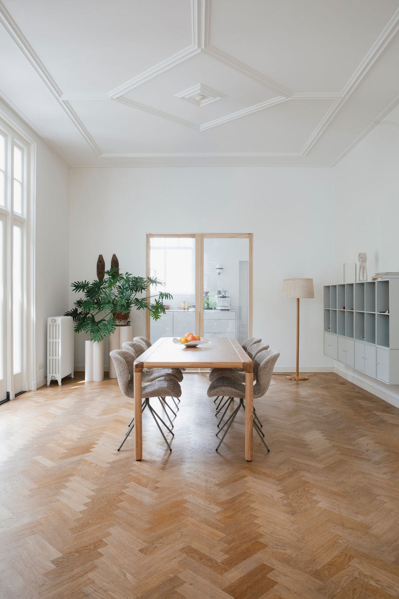 Stehlampe Elton mit Baumwollschirm und Eichenholz-Fuß von Zuiver