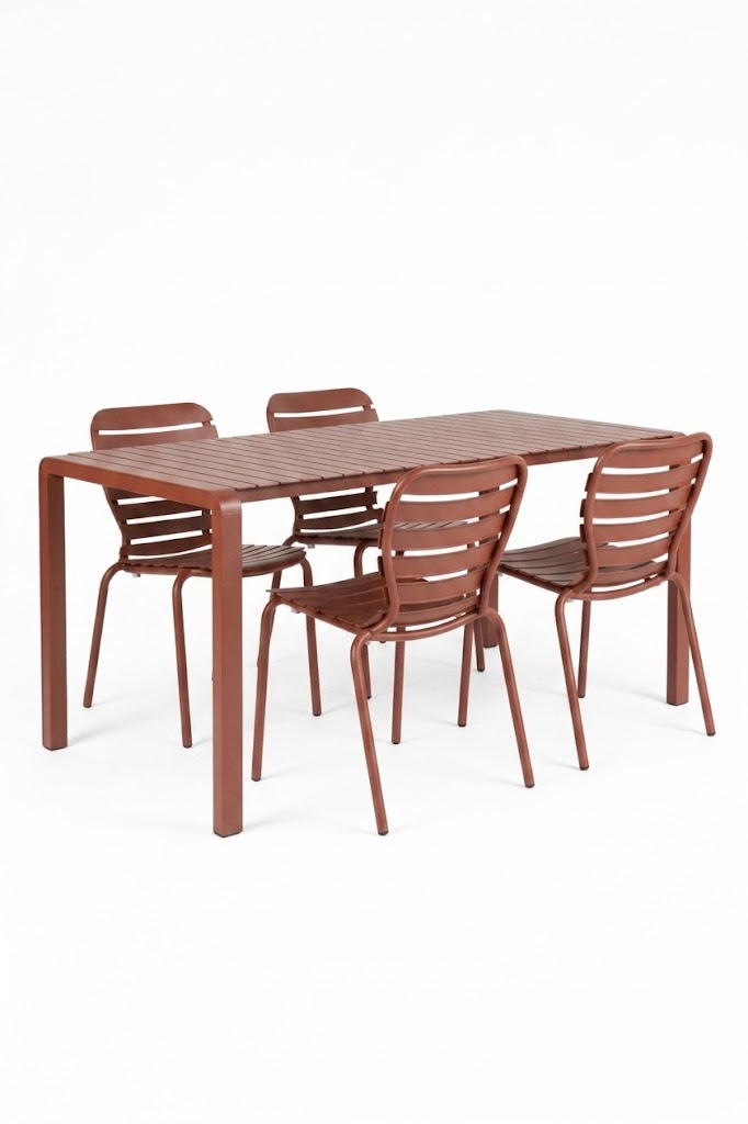 Gartenmöbel-Set Vondel: Tisch mit 4 Stühlen aus Aluminium in Rot