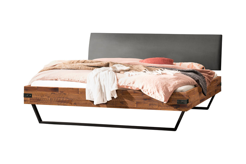 Hasena Lecona Bett Akazie Massivholz mit Kufen im Industrial-Loft-Look