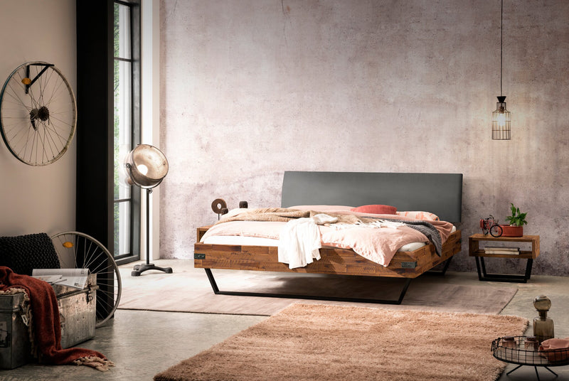 Hasena Lecona Bett Akazie Massivholz mit Kufen im Industrial-Loft-Look