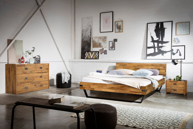 Hasena Bett Ezzo Industrial-Loft aus Akazie Massivholz mit Metallkufen