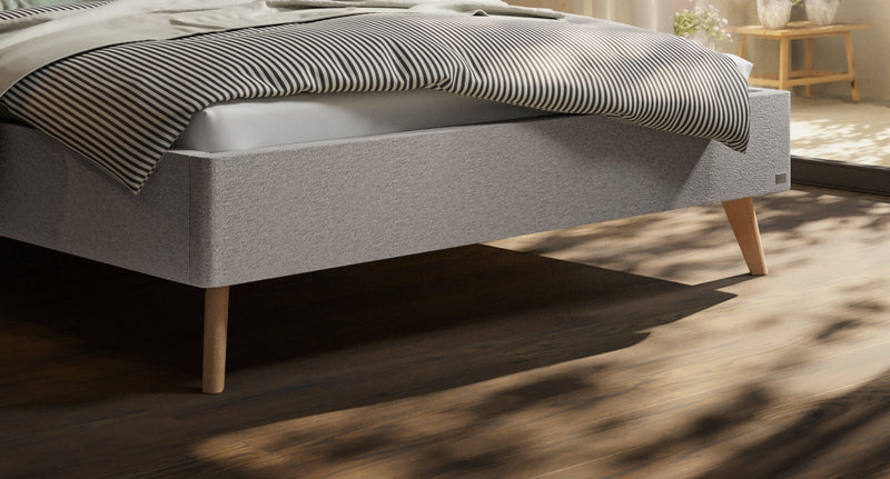Hasena Polsterbett Reyes in Eiche bright mit Bezug Pace Light Grey
