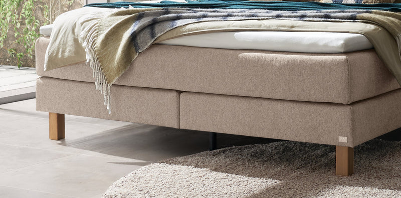 Hasena Boxspringbett Bonita in Eiche bright mit Topper und Bezug Pace Sand