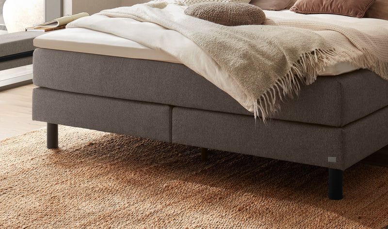 Hasena Boxspringbett Donna in Pace Grey mit Metallfüßen und Topper-Wahl