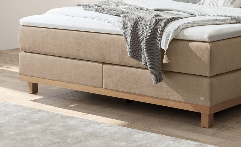 Hasena Boxspringbett Estela Eiche bright, Bezug Pace Sand, Massivholz-Füße
