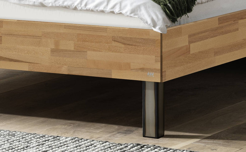 Hasena Senza Bett Bergamo aus Kernbuche massiv mit Iron-Metallfüßen