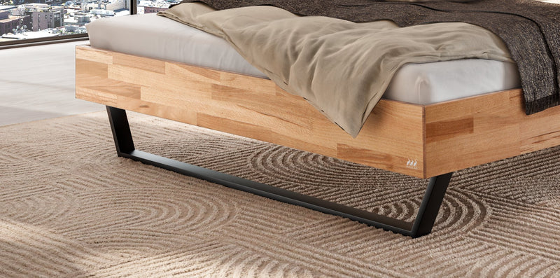 Hasena Bergamo Bett Galante Kernbuche massiv mit schwarzen Metallkufen