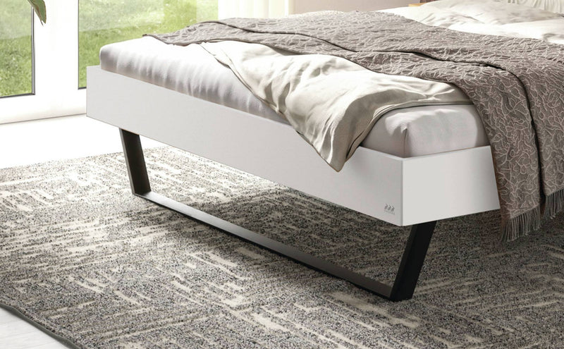 Hasena Bett Romeo, Trento-Kollektion, Weiß mit schwarzen Metallkufen