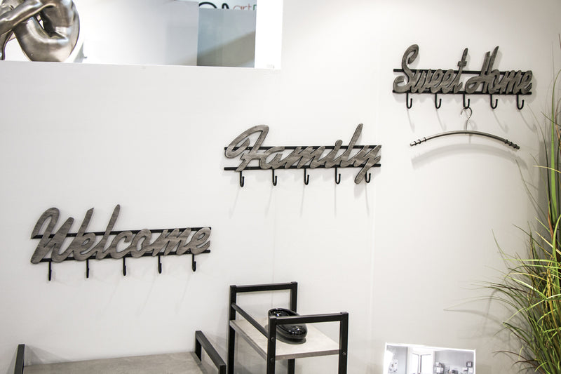 Haku Wandgarderobe mit Schriftzug und 5 Haken, schwarz-silber