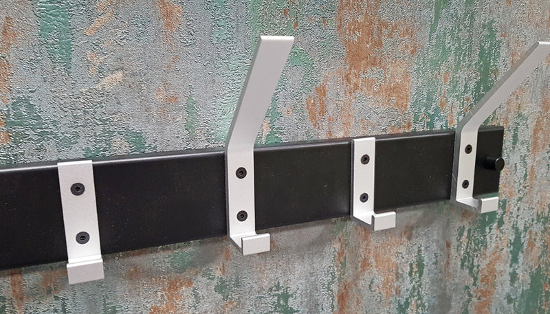 Haku Garderobenleiste mit 7 Haken aus Aluminium, schwarz
