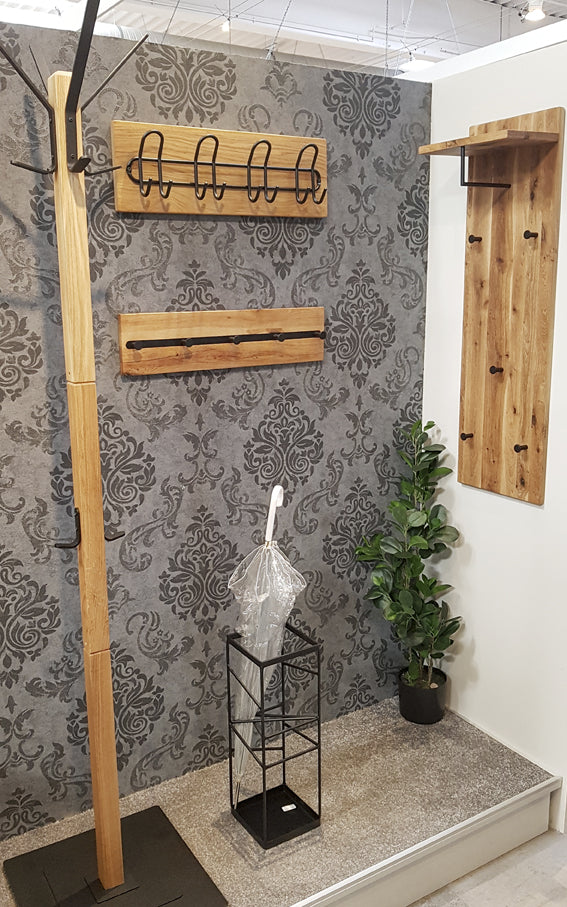 Haku Wandgarderobe Eiche geölt mit 5 Metallhaken, schwarz