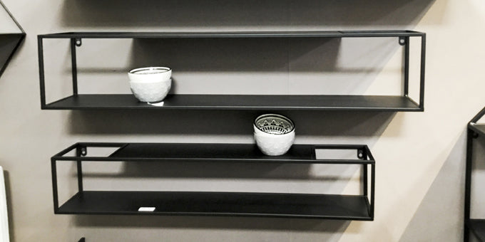Haku Wandregal 2er-Set aus Stahlrohr, schwarz, zwei Größen, montiert