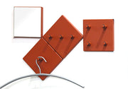 Garderobenset mit Wandspiegel und 8 Metallhaken in Rot – Ansicht 1