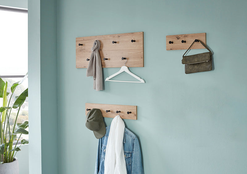 Haku Wandgarderobe mit 7 Metallhaken in Eiche hell, Hoch- und Querformat