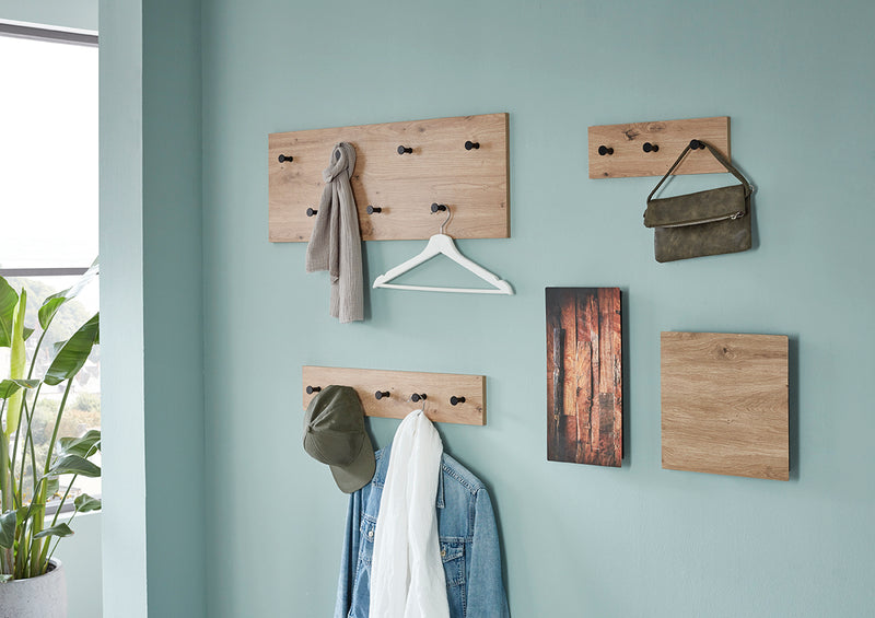 Haku Wandgarderobe mit 7 Metallhaken in Eiche hell, Hoch- und Querformat