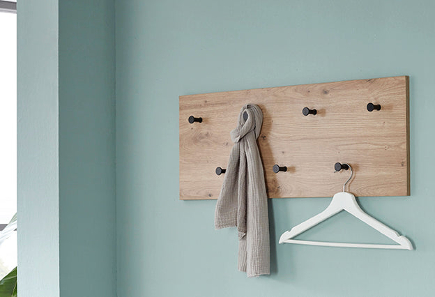 Haku Wandgarderobe mit 7 Metallhaken in Eiche hell, Hoch- und Querformat