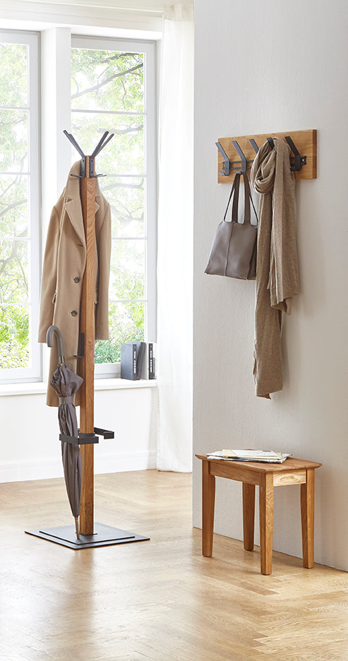 Haku Wandgarderobe aus Eiche massiv mit 5 Metallhaken schwarz