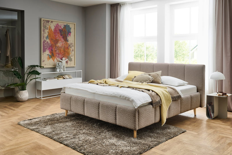 Polsterbett Alva mit Kopfteil-Einzügen und Holzfüßen in Cappuccino – Ansicht 4